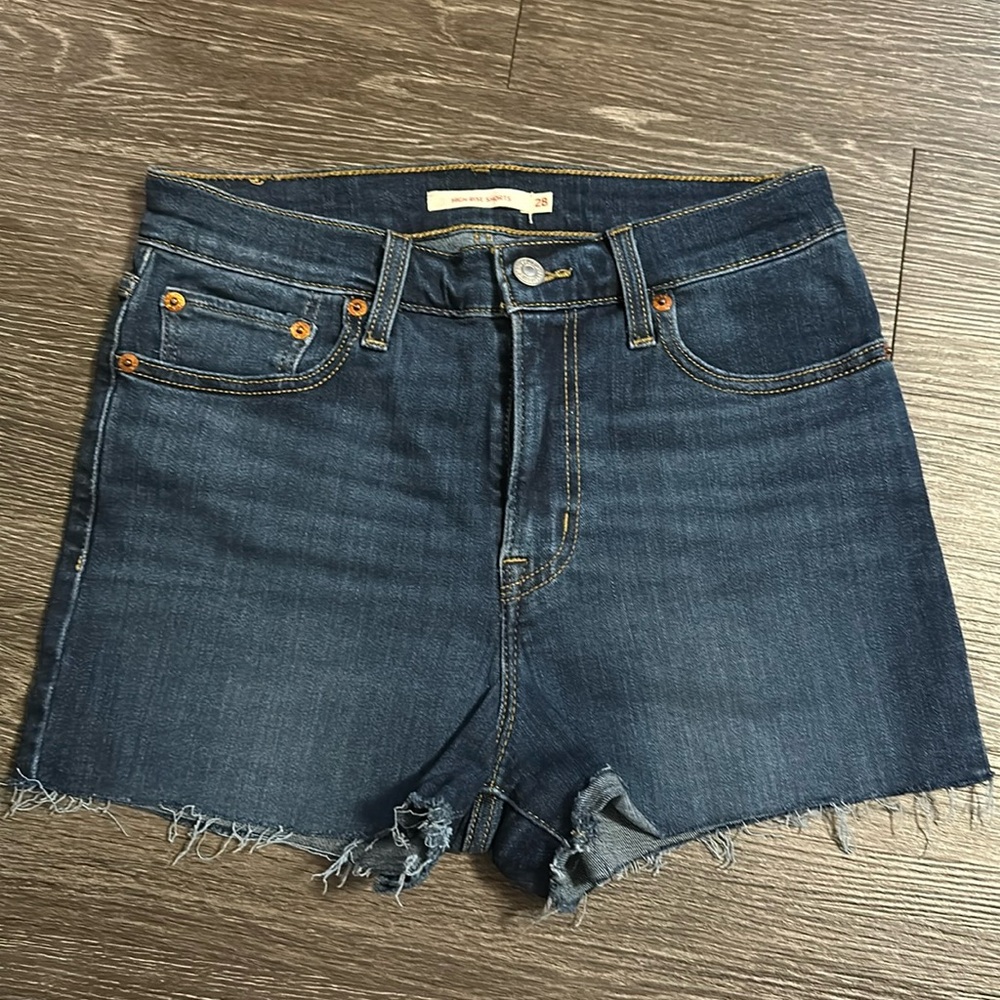 Levi’s cut off shorts!